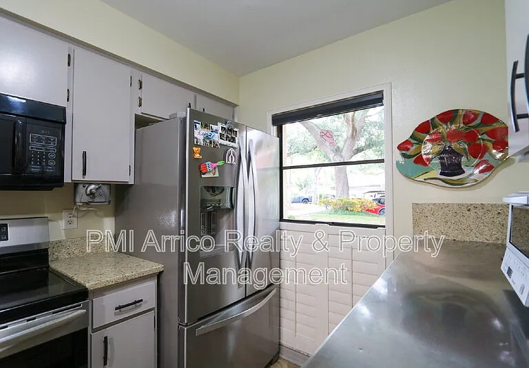 323 Knottwood Ct — Photo 8