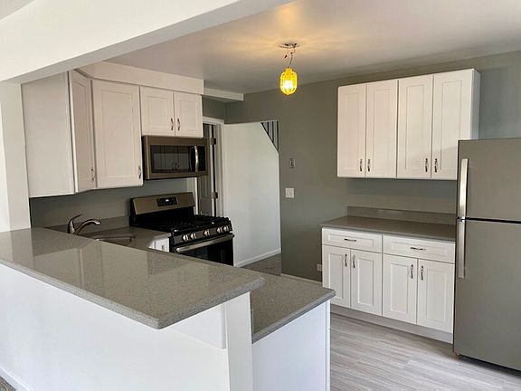 New Cabinets &
Appliances