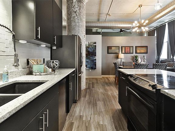 3rd image of 1627-1629 Locust St #205