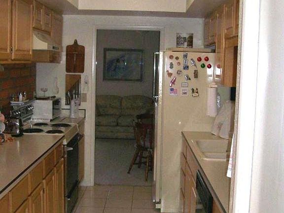 3rd image of 215 E Placita Del Iris