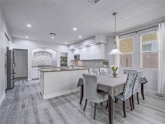 3rd image of 4128 Erinbird Ave