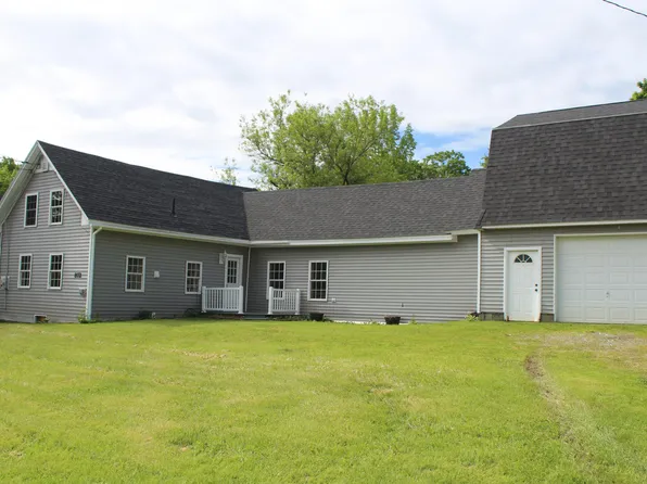 872 Main Road W, Carmel, ME 04419