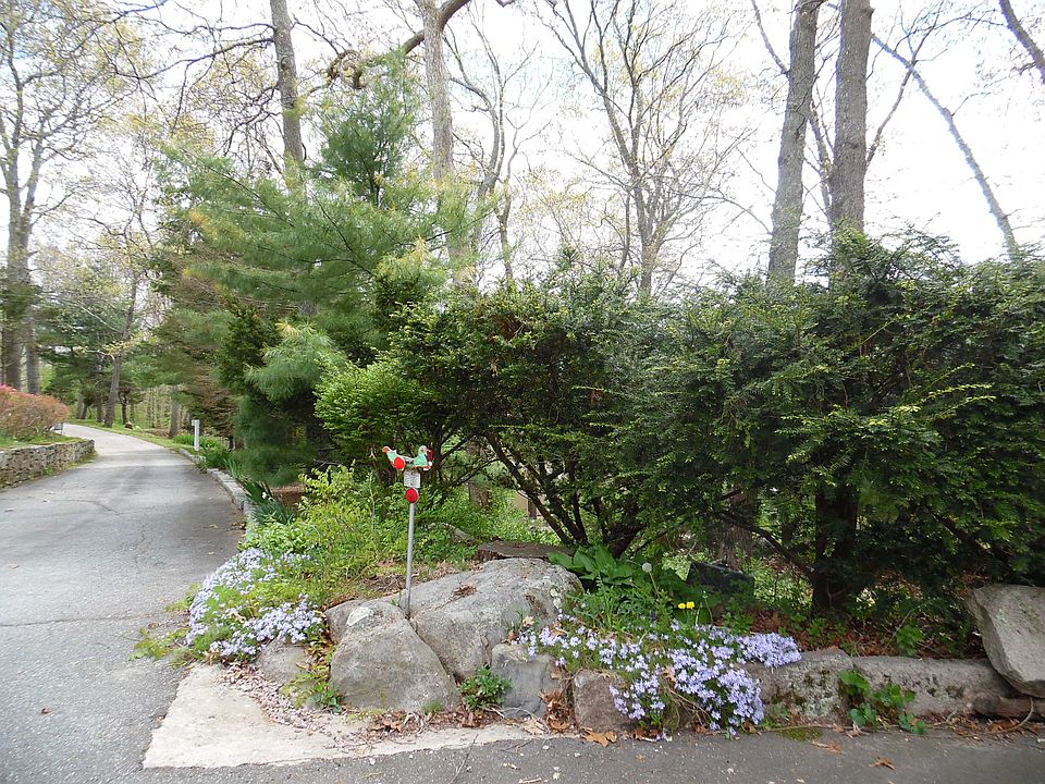 2nd image of 14 Bridgette Ln