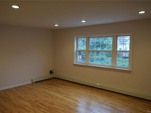 4th image of 110 Pennyfield Ave