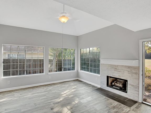 5th image of 387 N Birchwood Dr
