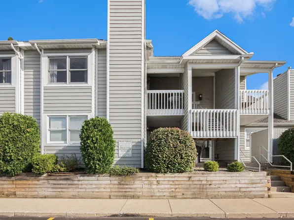 1516 N Oakhill Dr, South Bend, IN 46637