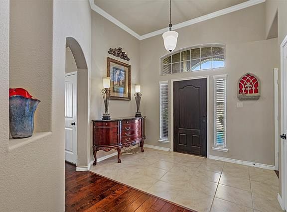 5th image of 526 La Grange Dr