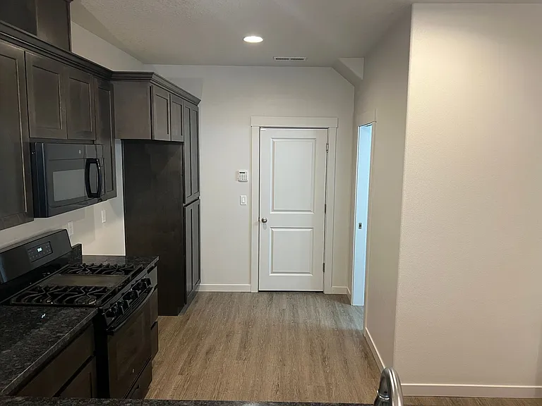5724 NE 47th St — Photo 12