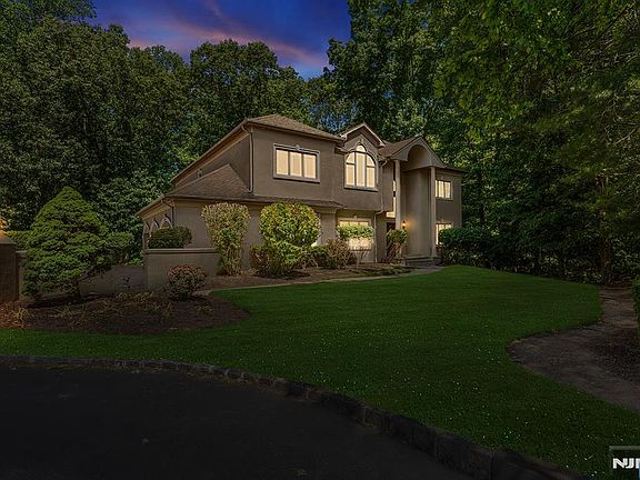 2nd image of 307 Daffodil Dr