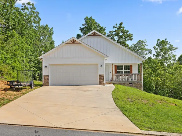 1008 Durgan Pl, Dalton, GA 30721