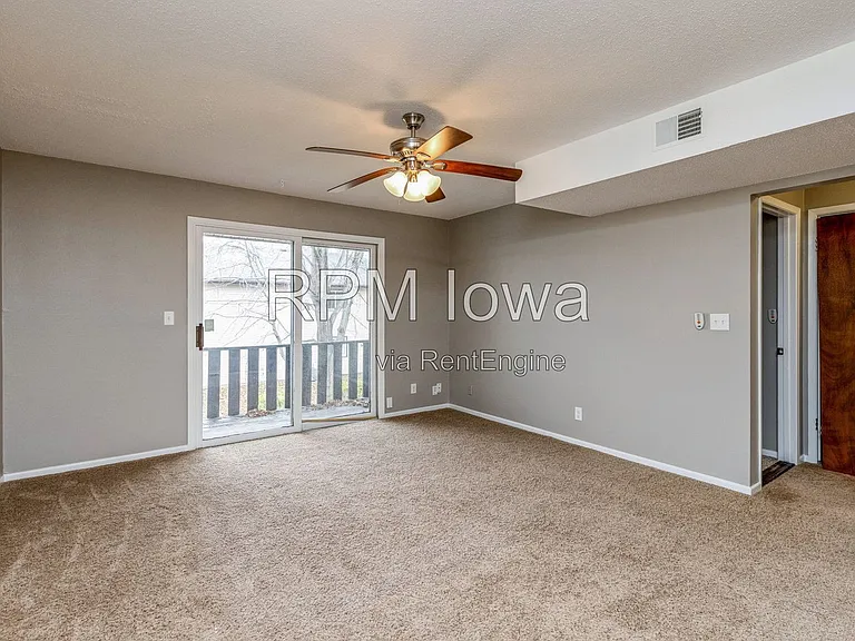 2079 NW Hickory Ln — Photo 7