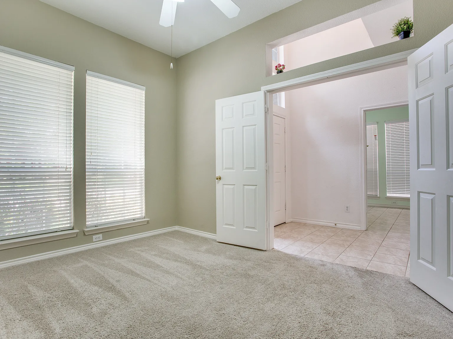 3 bed, 1972 sqft, $2,550 — Photo 4