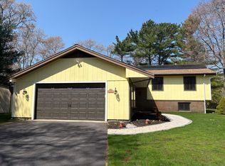 11 Michael Rd, Pocasset, MA 02559