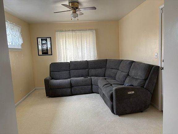 3rd image of 934 Warren Ave