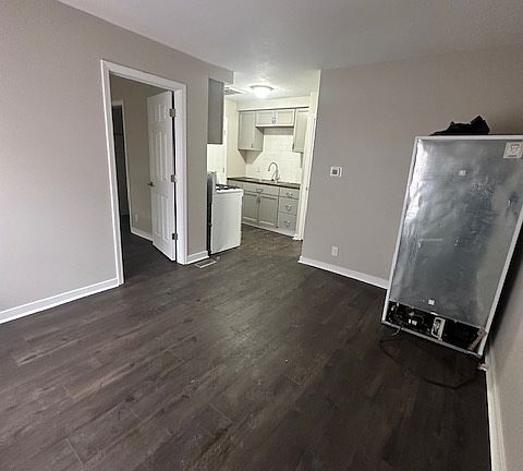 5th image of 3142 E Bradbury Ave #2B