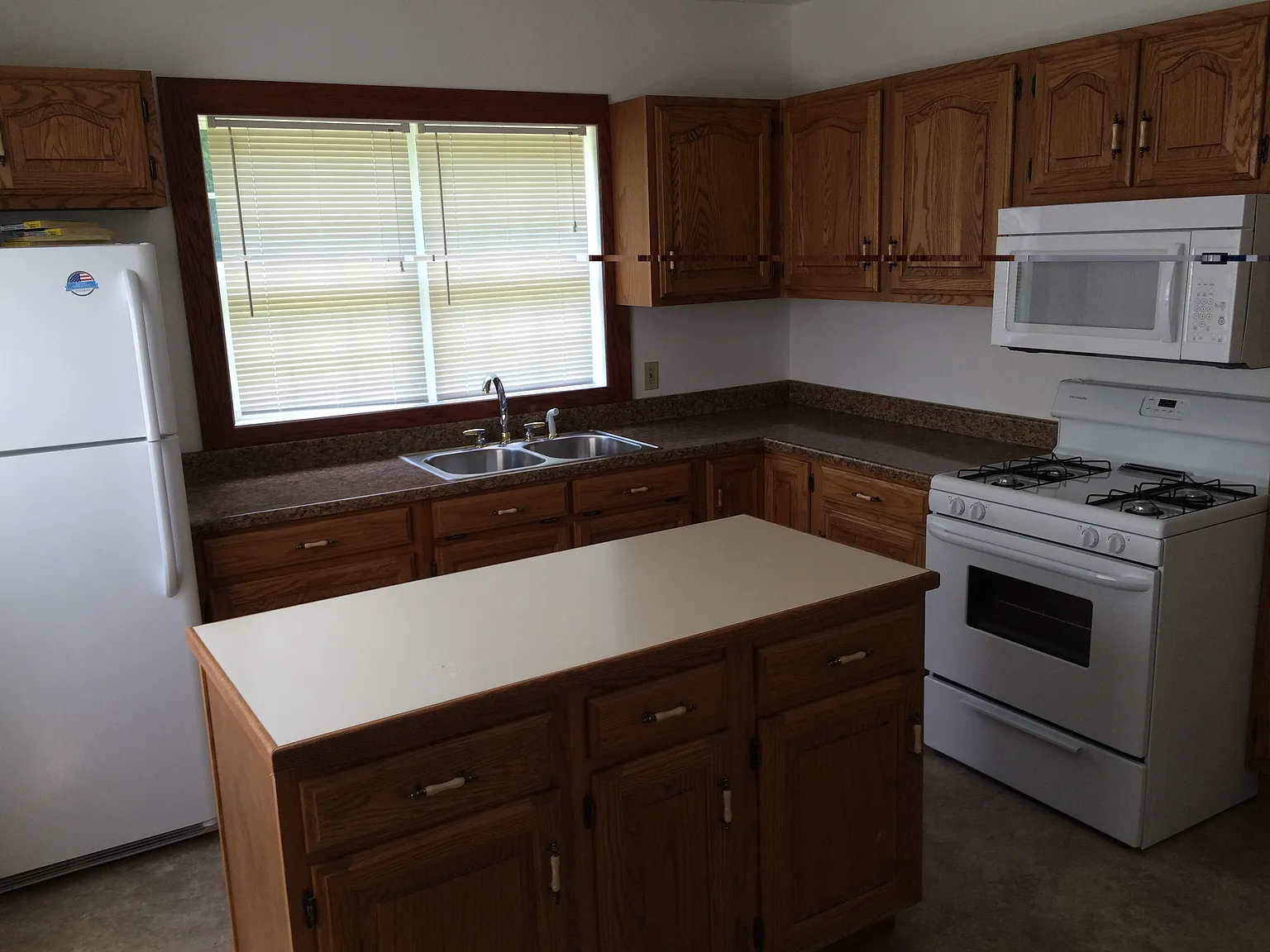 3 bed, 1.5 bath, 1344 sqft, $1,500 — Photo 2