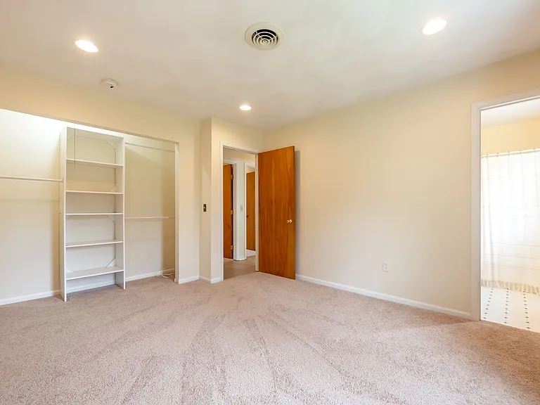 1005 Glade Rd — Photo 50