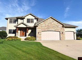 18 Willow Ct, North Mankato, MN 56003