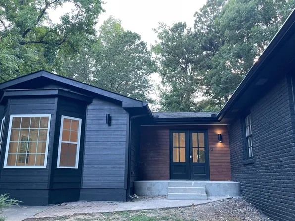 2749 Whisper Ct, Douglasville, GA 30135