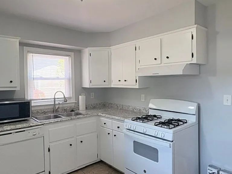 900 Neal Dr — Photo 9