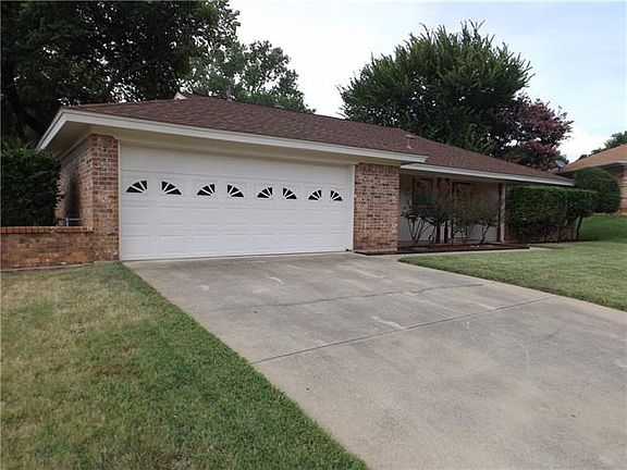 2nd image of 924 Hillside Ct