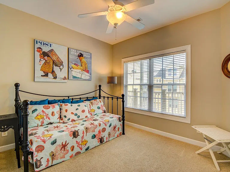 205 Summer Winds Pl — Photo 4