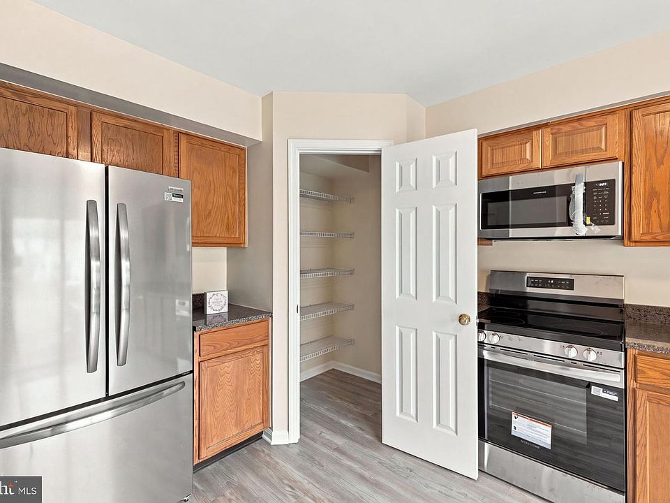 1st image of 41 Chartwell Ct