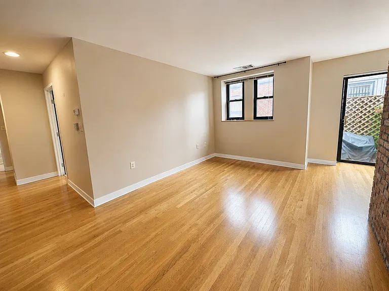 87 Gainsborough St — Photo 2
