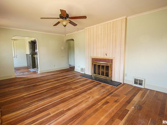5th image of 900 E Corrington Ave