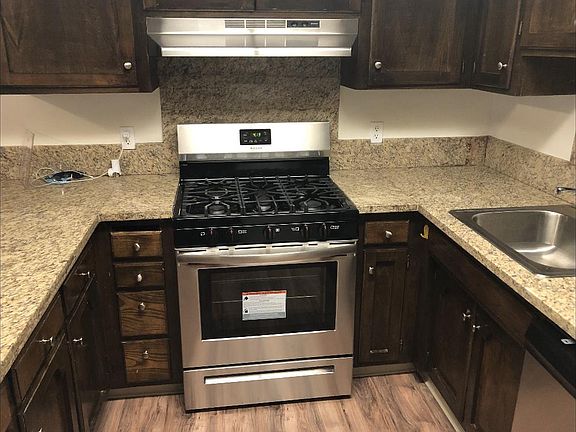 5th image of 1304 Oak Terrace Ct #1304