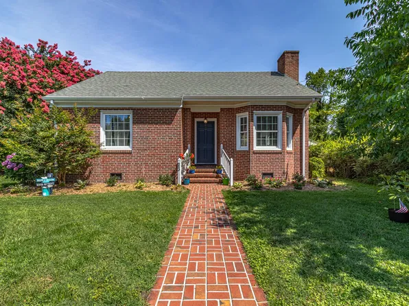23 Cedar Ln, Kilmarnock, VA 22482