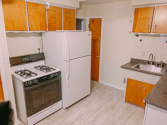2nd image of 3154 Parkwood St