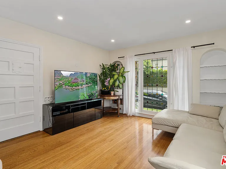8472 Oakwood Ave — Photo 4