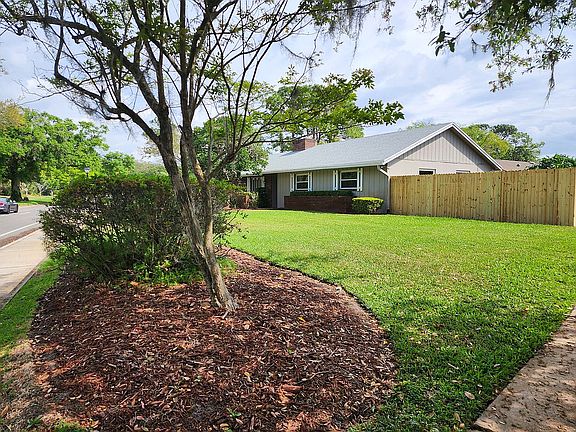3rd image of 124 Beaufort Dr
