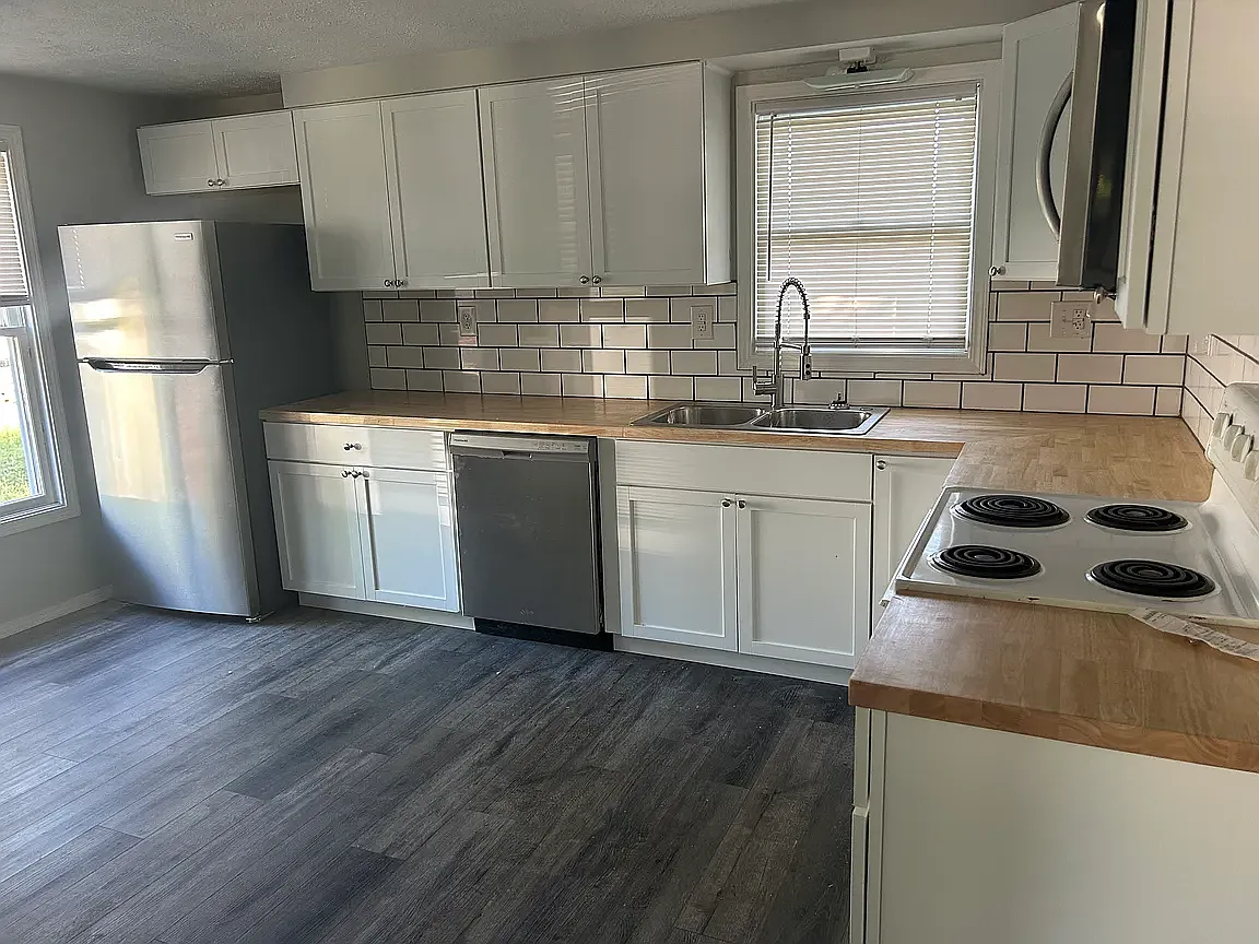 3 bed, 960 sqft, $1,500 — Photo 3