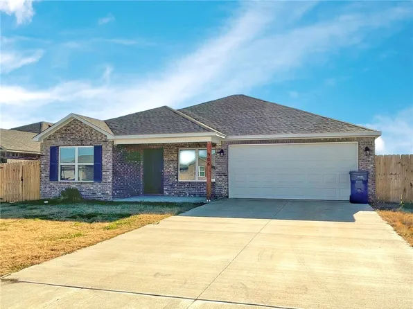 906 W Aiden Dr, Siloam Springs, AR 72761