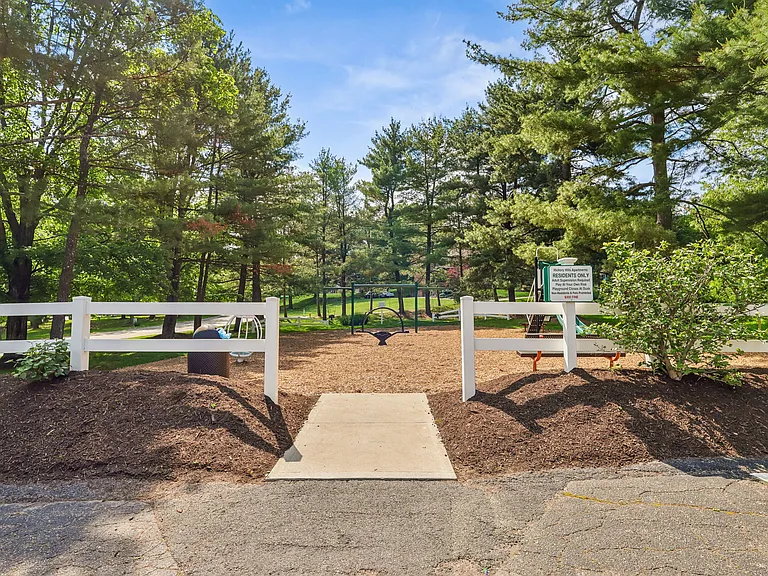 Hickory Hills — Photo 32