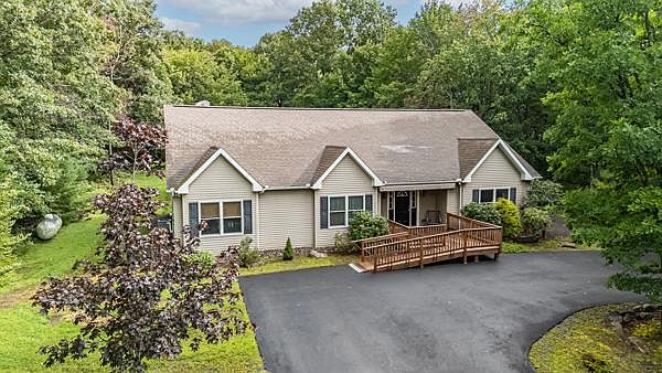 1st image of 33 Bear Ln