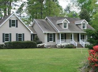 67 Riverboat Ln W, Hartfield, VA 23071
