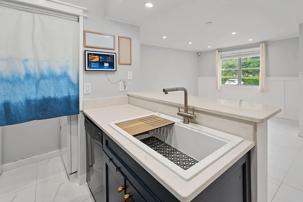 1259 SW 46th Ave — Photo 3