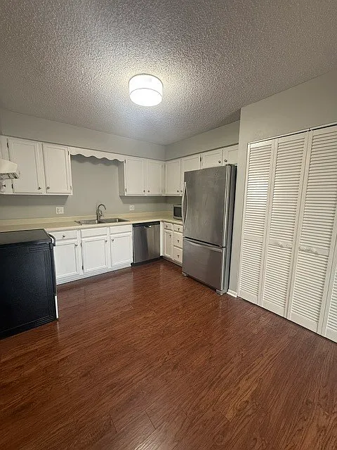 2 bed, 1150 sqft, $2,000 — Photo 2