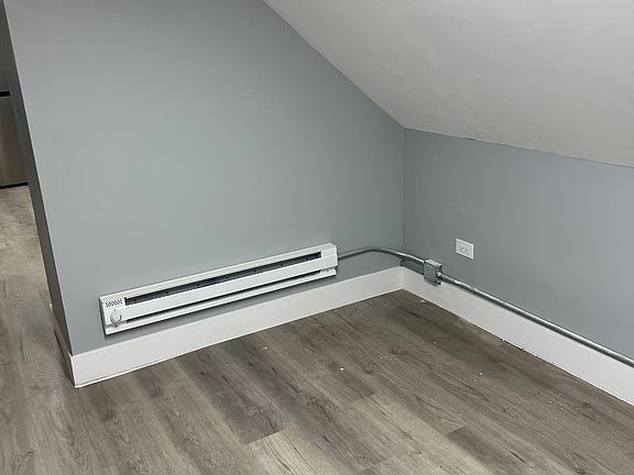3rd image of 2424 W Moffat St #3