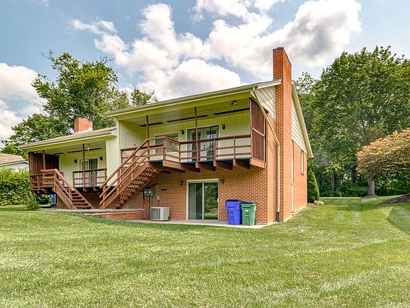 5th image of 524 Edgewood Ln #A