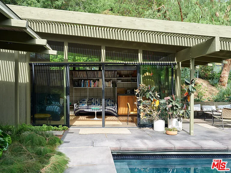 8973 Wonderland Park Ave — Photo 31
