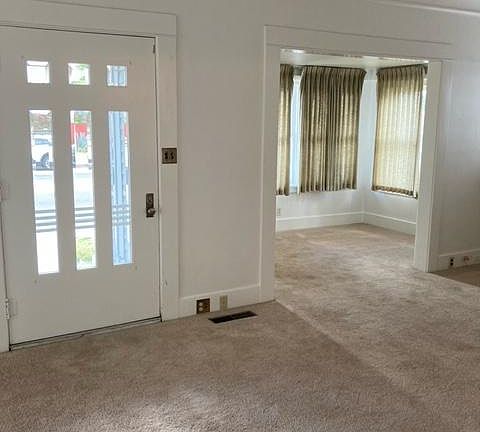 4th image of 211 S Hutchins St