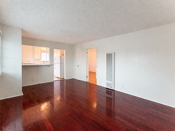 2nd image of 906 N Edgewood St #2