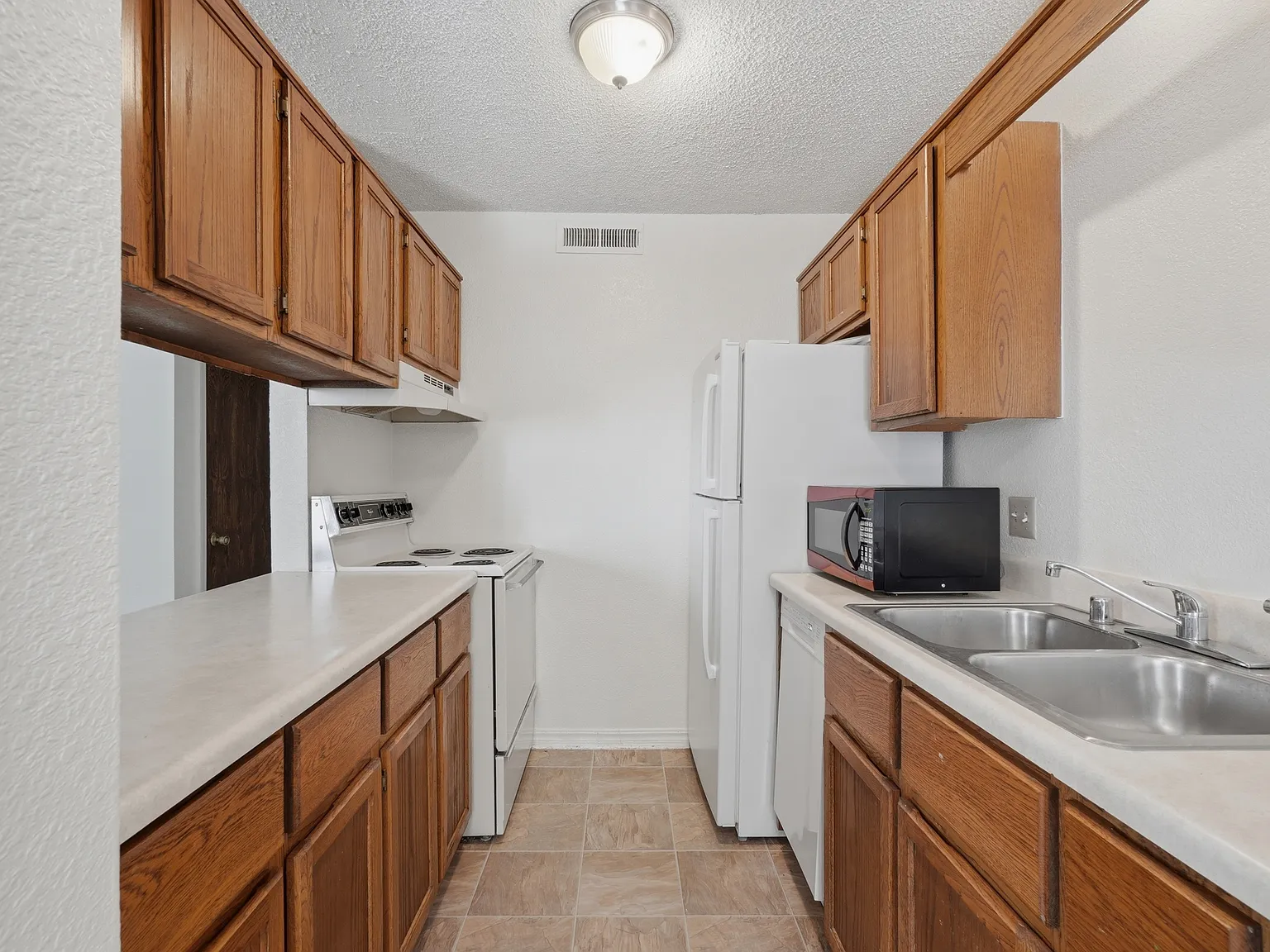 1 bed, 700 sqft, $995 — Photo 2