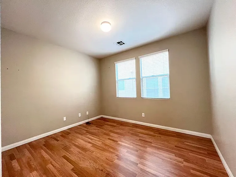 574 Redruth Dr — Photo 9