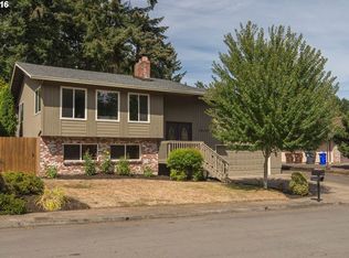 18160 Stonewood Dr, Gladstone, OR 97027