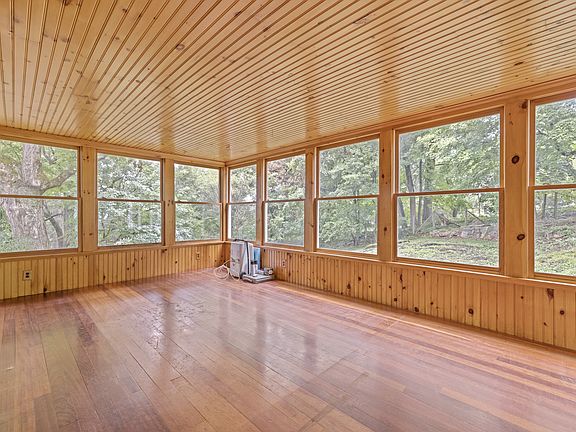 20 Upper Main Street